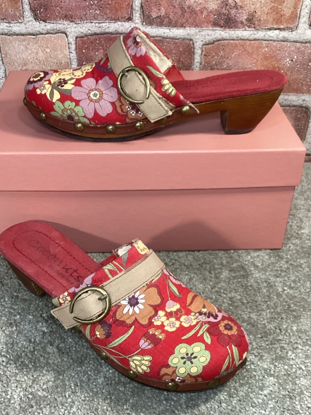 Coconuts by Matisse youth girls slip on clogs size 34-35 eu size 3-3.5 us